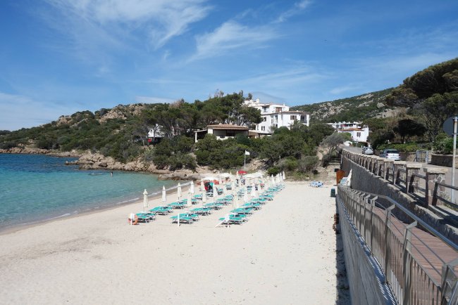 Erhabene Lage oberhalb des Strandes - Hotel La Bisaccia - Baia Sardinia Erhabene Lage oberhalb des Strandes