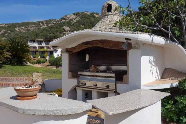 Grill auf Terrasse - Hotel La Bisaccia - Baia Sardinia Grill auf Terrasse