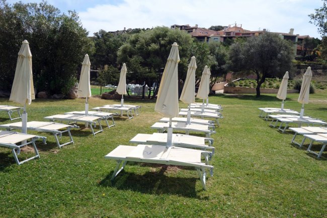 Liegen auf Gras - Hotel Le Palme - Porto Cervo Liegen auf Gras