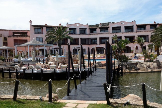 Brücke über Gewässer - Hotel Le Palme - Porto Cervo Brücke über Gewässer