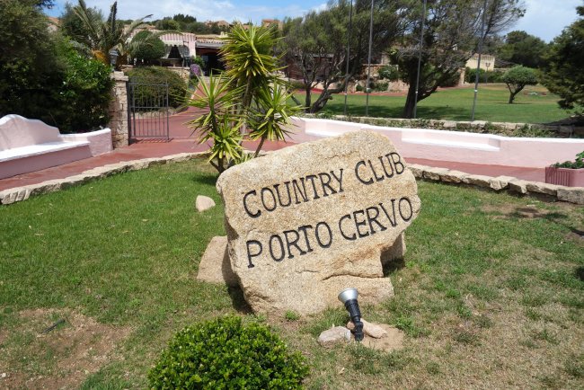 Hinweisstein - Hotel Colonna Country & Sporting Club - Porto Cervo Hinweisstein