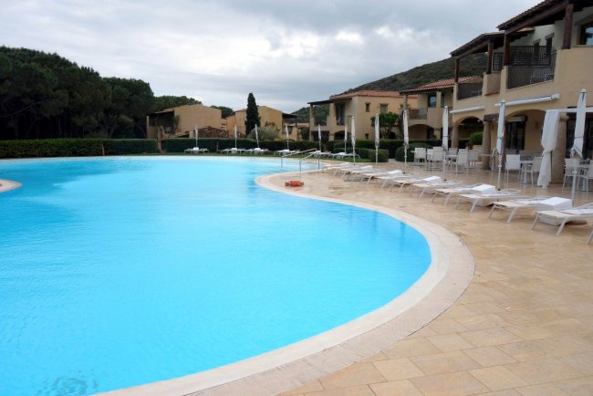 Blick über den großen Pool - Hotel TUI Sensimar Matta Village - Budoni Blick über den großen Pool