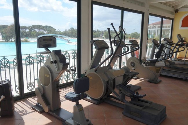 Fitnessraum bei großem Poolbereich - Hotel Sentido Orosei Beach - Orosei Fitnessraum bei großem Poolbereich