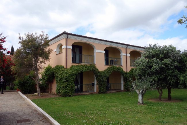 Niedriges Gebäude - Hotel Sentido Orosei Beach - Orosei Niedriges Gebäude