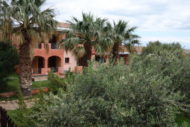 Garten vorm Haus - Hotel I Ginepri - Cala Gonone Garten vorm Haus