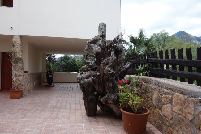 Seitlicher Zugang - Hotel Parco Blu Club Resort - Cala Gonone Seitlicher Zugang