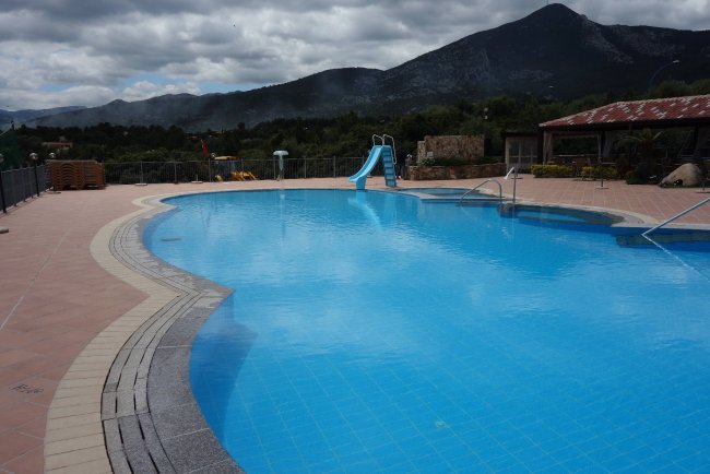 Blick über den Pool - Hotel Parco Blu Club Resort - Cala Gonone Blick über den Pool