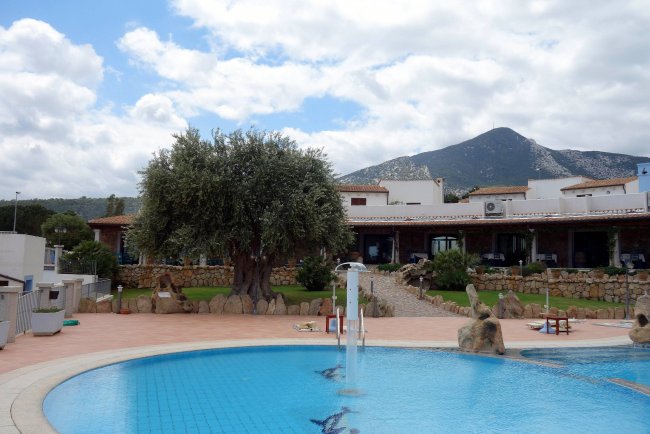 Blick über den Pool - Hotel Nuraghe Arvu - Cala Gonone Blick über den Pool