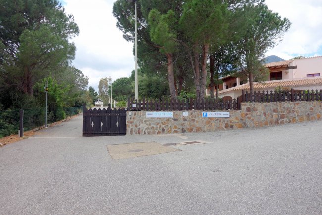 Unauffälliger Zugangsbereich - Hotel Club Esse Cala Gonone Beach Village - Cala Gonone Unauffälliger Zugangsbereich