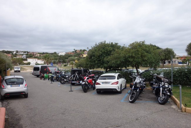 Parkplatz vor dem Haus - Hotel La Bitta - Arbatax Parkplatz vor dem Haus