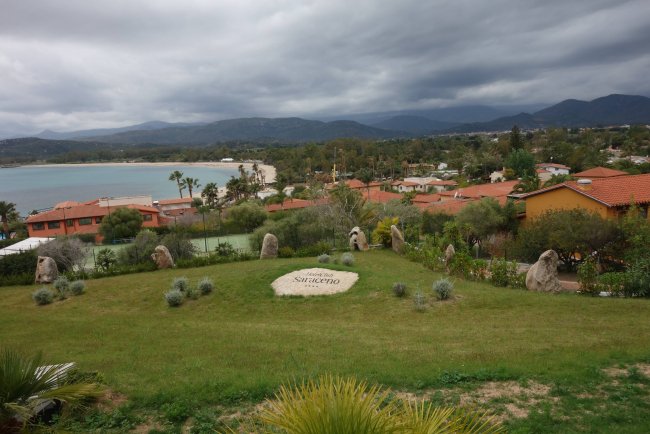 Lage an einem Hang - Hotel Club Saraceno - Arbatax Lage an einem Hang