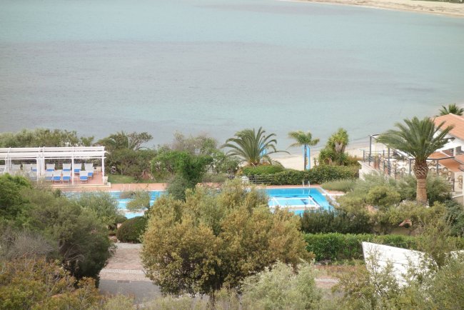 Pool überhalb vom Strand - Hotel Club Saraceno - Arbatax Pool überhalb vom Strand