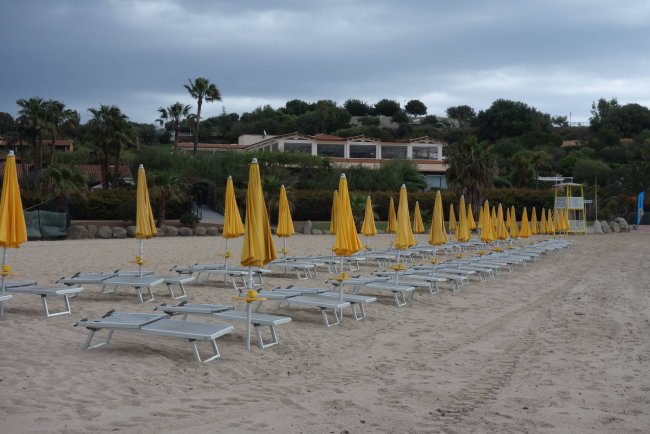 Liegenbereich am Strand - Hotel Club Saraceno - Arbatax Liegenbereich am Strand