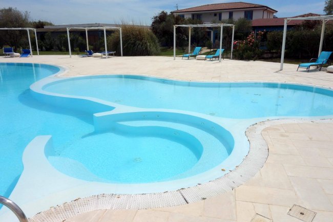 Kinderpool und Whirlpool - Gran Torre Hotel Sporting Club - Cabras Kinderpool und Whirlpool