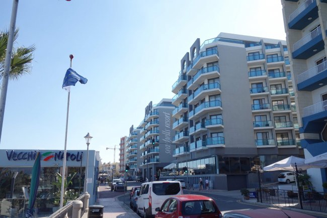 Direkt an der Küstenstraße - Hotel AX Seashells Resort at Suncrest - Qawra Direkt an der Küstenstraße