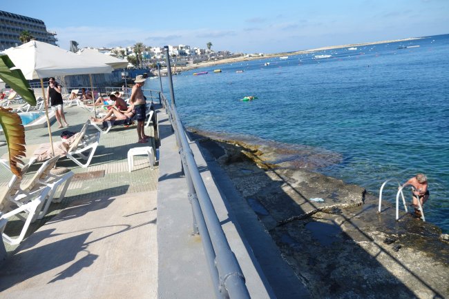 Poolbereich etwas höher - Hotel AX Seashells Resort at Suncrest - Qawra Poolbereich etwas höher