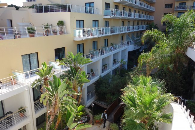 Innenliegender Garten - Hotel Intercontinental Malta - St Julian Innenliegender Garten