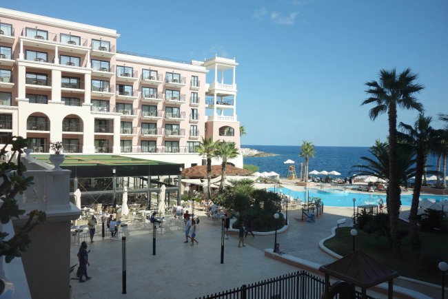 Poolbereich - Hotel Westin Dragonara Resort - St Julian Poolbereich