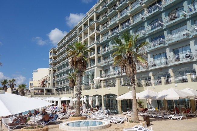 Große Sonnenterrasse - Hotel Cavalieri Art - St Julian Große Sonnenterrasse