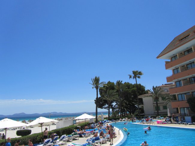 Pool mit Meerblick