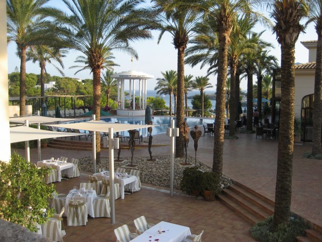 Pool und Terrasse - Robinson Club Cala Serena - Cala d`Or Pool und Terrasse