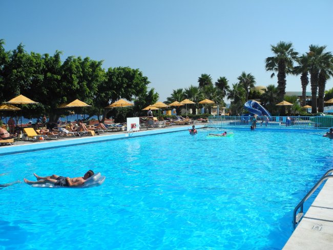 Großes Schwimmbecken