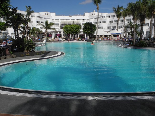 Blick über den Pool