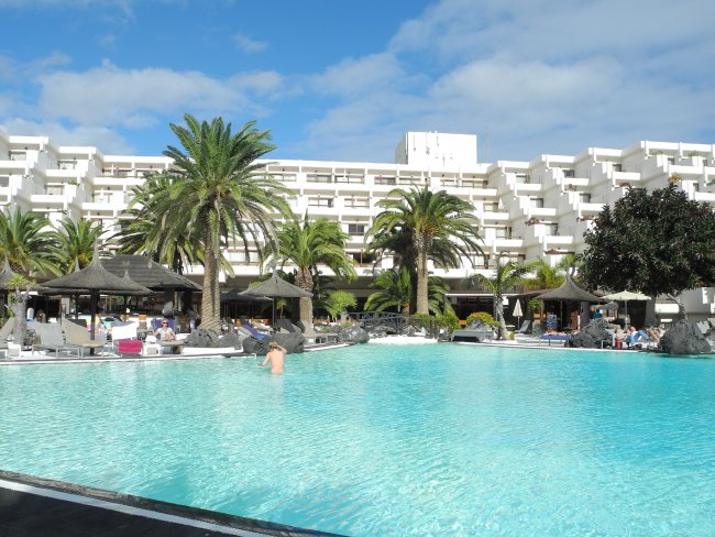 Hotel mit Hauptpool