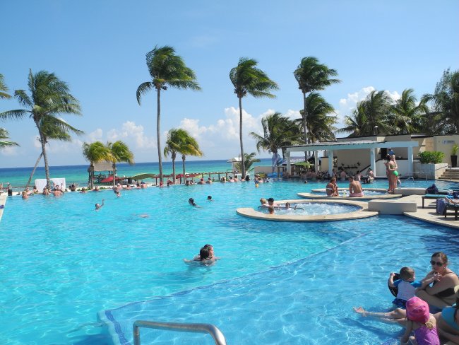 Poolbereich am Strand - Hotel Azul Fives By Karisma - Playa del Carmen Poolbereich am Strand