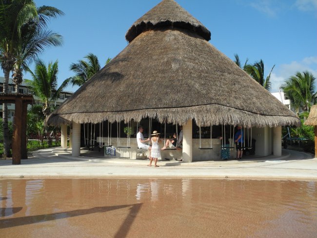 Poolbar - Hotel Secrets Maroma Beach Riviera Cancún - Puerto Morelos Poolbar