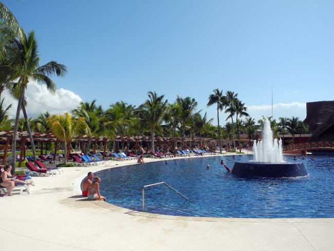 Einer der größeren Pools - Hotel Barceló Maya Tropical - Puerto Aventuras Einer der größeren Pools