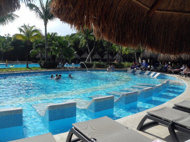 Becken mit Wasserliegen - Hotel Iberostar Paraiso Maya - Puerto Morelos Becken mit Wasserliegen