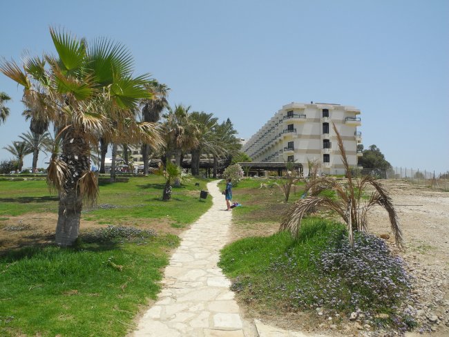 Weg vom Hotel ans Meer