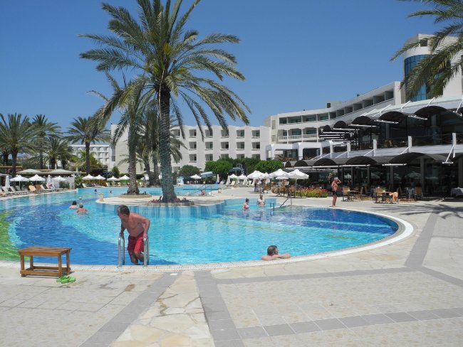 Schöner Poolbereich | Hotelbild Hotel Constantinou Bros Athena Beach