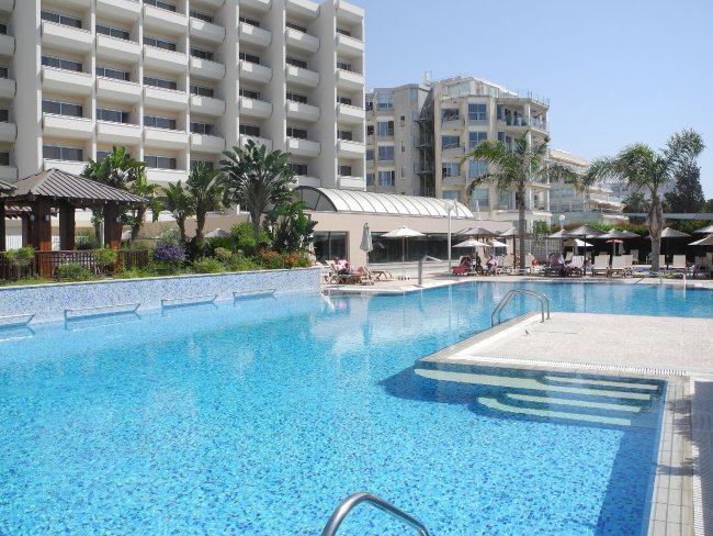 Weiterer Pool