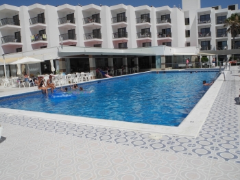 Blick über den Pool