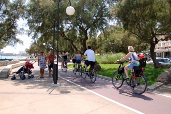 Uferpromenade mit Radweg