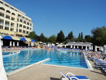 Blick über den Swimmingpool