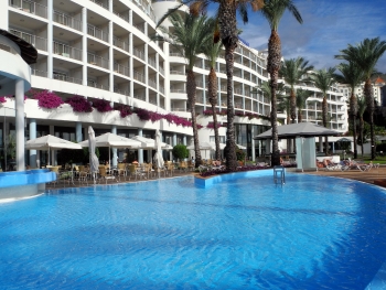 Blick über den Pool