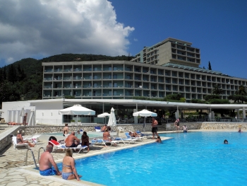 Hotel und Pool