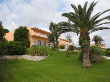 Gepflegte Außenanlagen