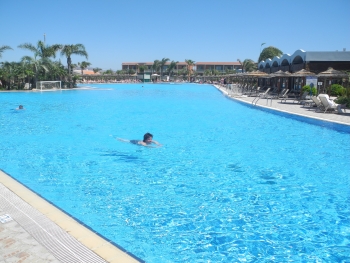 Blick über den Pool