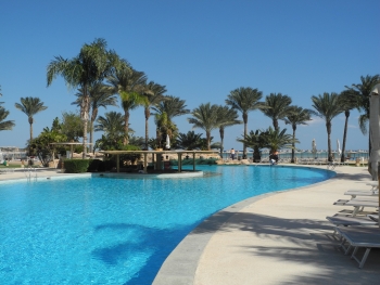 Blick über den Pool