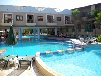 Pool mit Überdachung