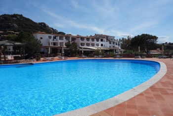 Blick über den Pool