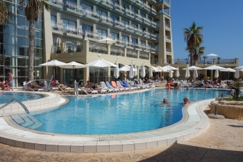 Blick über den Pool