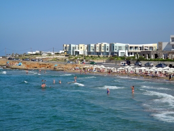 Blick auf Hotel und Meer