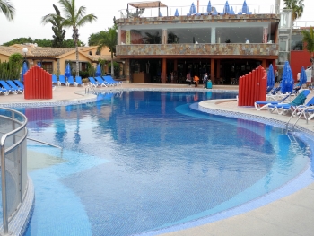 Blick auf das Hauptgebäude