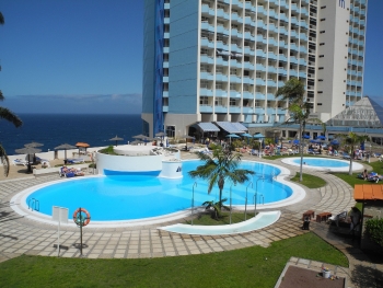 Hauptbecken am Hotel