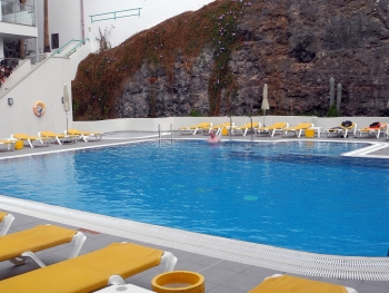 Blick auf den Poolbereich